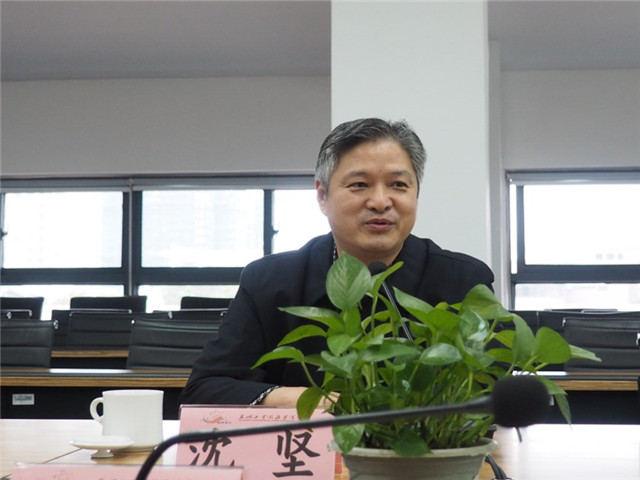 颜杰介绍了霍尔果斯教育情况,提出本次培训的重大意义,希望加强两地的